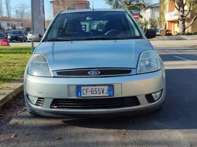 Usata Ford Fiesta Ghia 73 CV (53 kW) 2003 Utilitaria