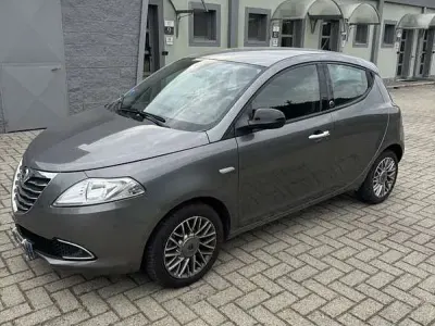 Usata Lancia Ypsilon Gold 69 CV (50 kW) 2012 Grigio Utilitaria