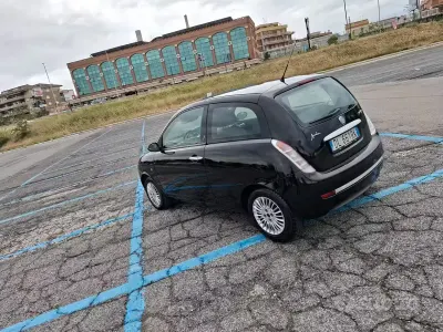 Usado Lancia Ypsilon 75 HP (55 kW) 2007 Preto Citadino
