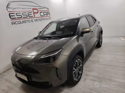 Usata Toyota Yaris Cross Lounge 92 CV (67 kW) 2022 Grigio SUV