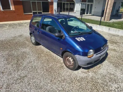 Usata Renault Twingo 58 CV (42 kW) 1997 Blu/azzurro Utilitaria
