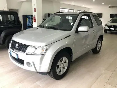 Usata Suzuki Grand Vitara 129 CV (94 kW) 2007 Argento SUV