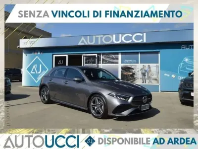 Usata Mercedes A180 AMG Line Premium 136 CV (100 kW) 2025 Grigio montagna Berlina