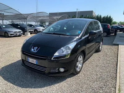 Usata Peugeot 5008 111 CV (81 kW) 2011 Nero Monovolume