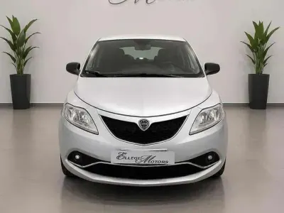 Usata Lancia Ypsilon Silver 69 CV (50 kW) 2016 Grigio Utilitaria