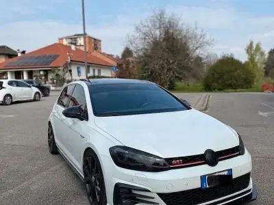 Używany VW Golf VII GTI 220 KM (161 kW) 2017 Biały Sedan/Limuzyna