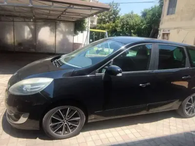 Usata Renault Scénic III 110 CV (80 kW) 2014 Nero Monovolume