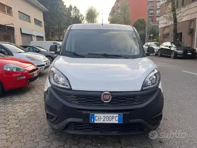 Usata Fiat Doblò 105 CV (77 kW) 2021 Bianco Monovolume