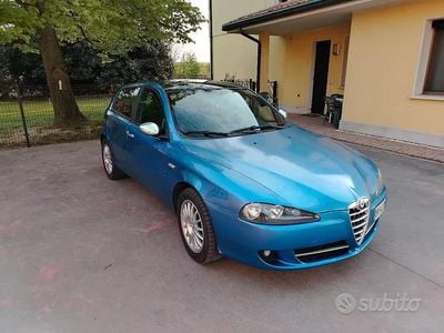 Begagnad Alfa Romeo 147 120 HK (88 kW) 2008 Blå Halvkombi