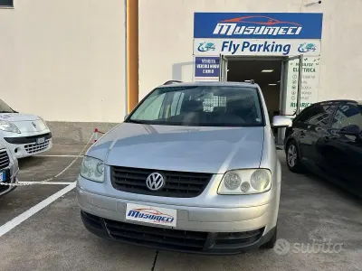 Begagnad VW Touran Highline 105 HK (77 kW) 2007 Grå Minibuss