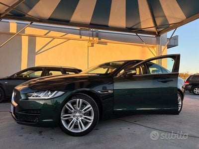 Usata Jaguar XE Portfolio 180 CV (132 kW) 2015 Verde Berlina