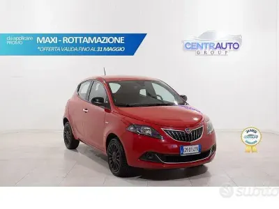 Usata Lancia Ypsilon Silver 69 CV (50 kW) 2023 Rosso Utilitaria