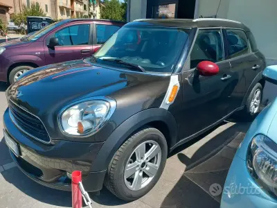 Usata Mini Cooper Countryman 90 CV (66 kW) 2016 Marrone SUV