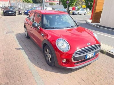 Begagnad Mini ONE Hype 102 HK (75 kW) 2016 Röd Halvkombi