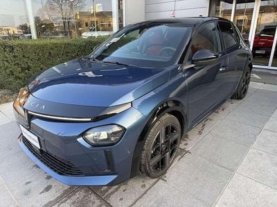 Usata Lancia Ypsilon 114 kW (156 CV) 2024 Blu lancia / tetto nero Utilitaria