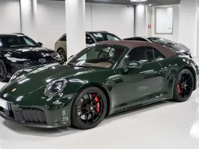 Usata Porsche 992 485 CV (356 kW) 2025 Brewster green exclusive Cabrio