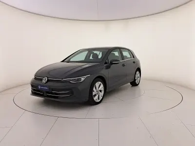 Usata VW Golf VIII Style 150 CV (110 kW) 2025 Dolphin grey metallizzato Berlina