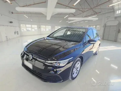 Usata VW Golf VIII Life 116 CV (85 kW) 2022 Nero Berlina