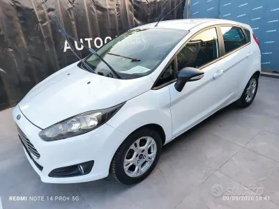 Usata Ford Fiesta 75 CV (55 kW) 2014 Bianco Utilitaria