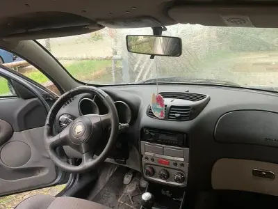 Usata Alfa Romeo 147 101 CV (74 kW) 2004 Blu Utilitaria