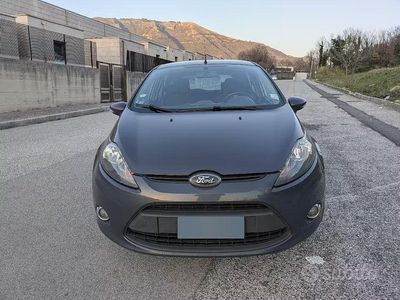 Usata Ford Fiesta 75 CV (55 kW) 2011 Grigio Berlina