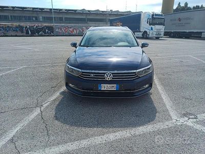 Usata VW Passat 150 CV (110 kW) 2019 Blu Station wagon