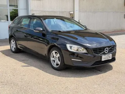 Usata Volvo V60 Business Edition 120 CV (88 kW) 2016 Nero Station wagon