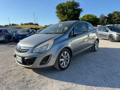 Usata Opel Corsa 86 CV (63 kW) 2012 Argento Utilitaria