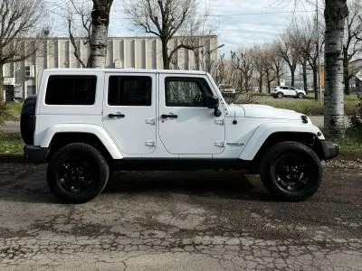 Używany Jeep Wrangler Unlimited 200 KM (147 kW) 2015 Biały SUV
