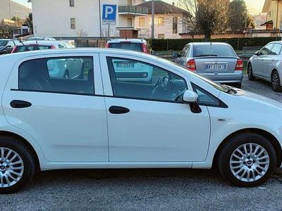 Usata Fiat Punto Street 77 CV (56 kW) 2015 Bianco Utilitaria