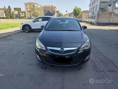 Usata Opel Astra Cosmo 125 CV (91 kW) 2011 Nero Station wagon