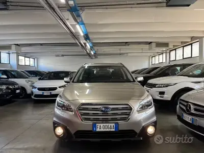 Usata Subaru Outback 150 CV (110 kW) 2015 Grigio Station wagon