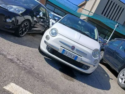 Usata Fiat 500 Lounge 69 CV (50 kW) 2010 Bianco Utilitaria