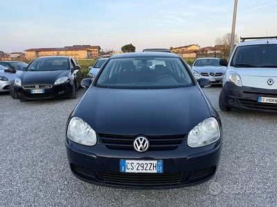Usata VW Golf IV Sportline 115 CV (84 kW) 2005 Blu Berlina