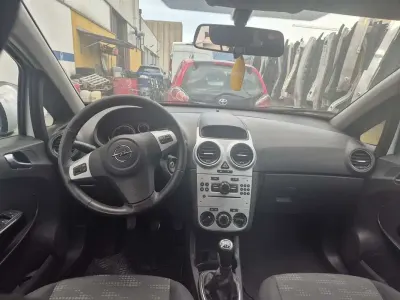 Usata Opel Corsa 101 CV (74 kW) 2011 Bianco Utilitaria