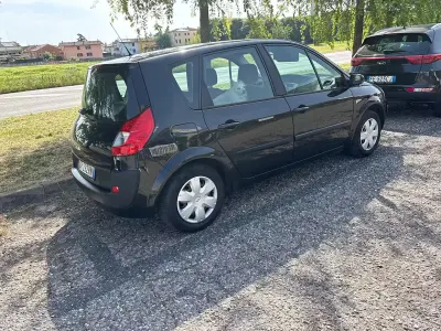 Usata Renault Scénic 106 CV (77 kW) 2008 Nero Monovolume