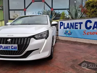 Usata Peugeot 208 Allure 102 CV (75 kW) 2021 Bianco Utilitaria