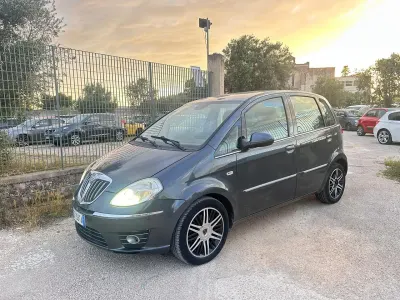 Usata Lancia Musa 95 CV (69 kW) 2012 Grigio Monovolume