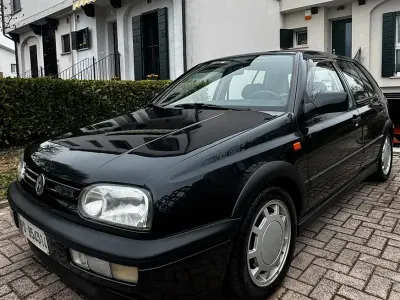 Begagnad VW Golf III GTI 116 HK (85 kW) 1993 Svart Sedan