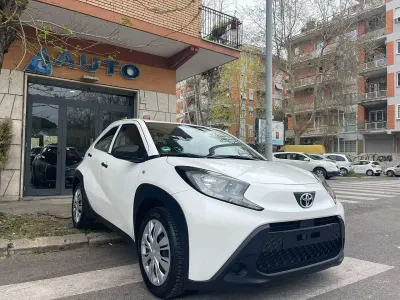 Usata Toyota Aygo X Cool 69 CV (50 kW) 2022 Bianco SUV
