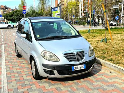 Usata Lancia Musa 101 CV (74 kW) 2006 Grigio Monovolume