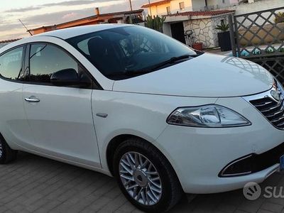 Usata Lancia Ypsilon Gold 69 CV (50 kW) 2015 Bianco Utilitaria