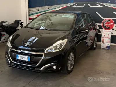 Usata Peugeot 208 Allure 82 CV (60 kW) 2017 Nero Utilitaria