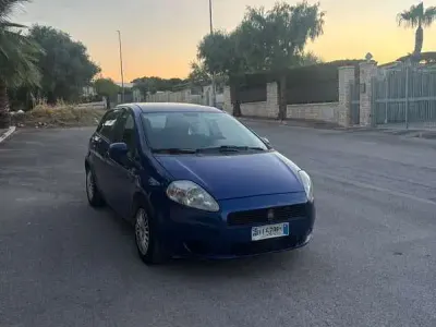 Usata Fiat Grande Punto 75 CV (55 kW) 2007 Bluazzurro Utilitaria