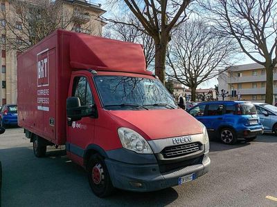 Usata Iveco Daily 106 CV (77 kW) 2012 Rosso Furgone