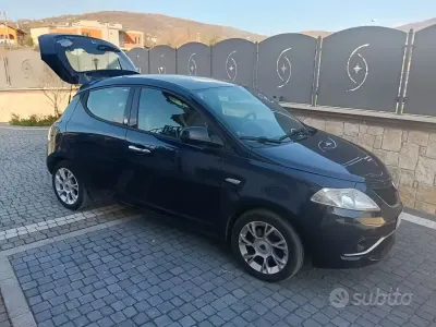 Usata Lancia Ypsilon 95 CV (69 kW) 2016 Blu Utilitaria