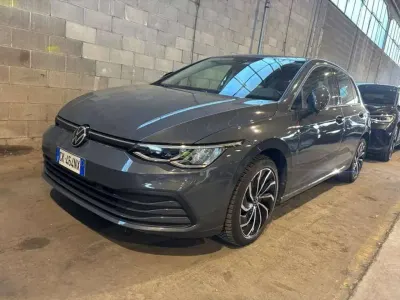 Gebraucht VW Golf VIII Life 110 PS (80 kW) 2022 Grau Limousine