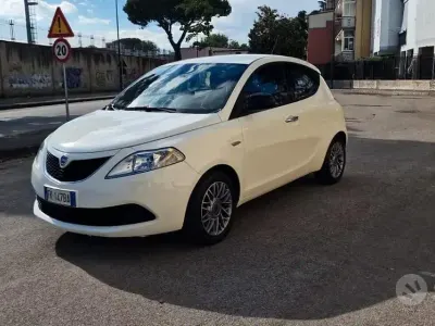 Usata Lancia Ypsilon 69 CV (50 kW) 2017 Bianco Utilitaria