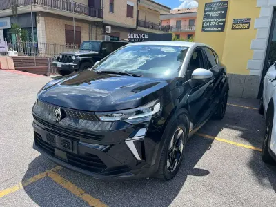 Usata Renault Captur Techno 101 CV (74 kW) 2025 Nera tetto argento SUV