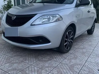 Usata Lancia Ypsilon 69 CV (50 kW) 2018 Grigio Utilitaria